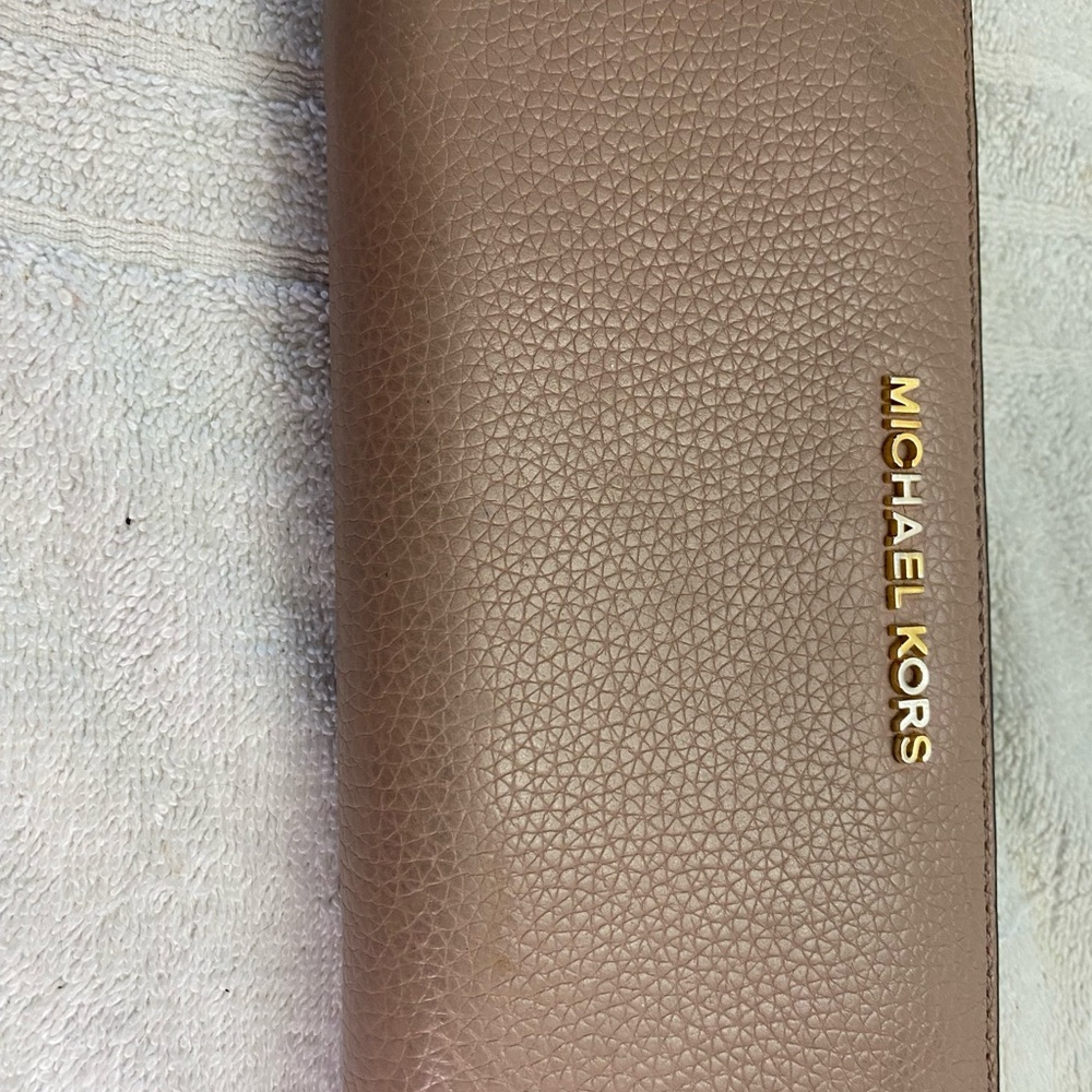 🇺🇸🇺🇸 SALE 🇺🇸🇺🇸 Michael Kors Tan Zip Around Pebbled Leather Wallet